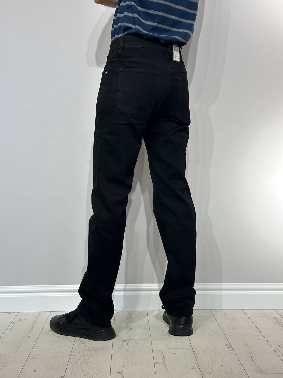 Nero teksad, Regular Fit