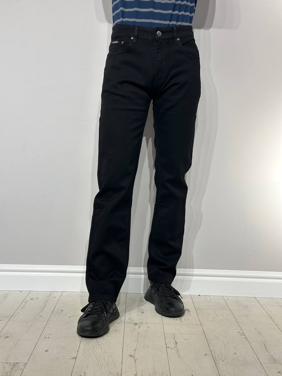 Nero teksad, Regular Fit