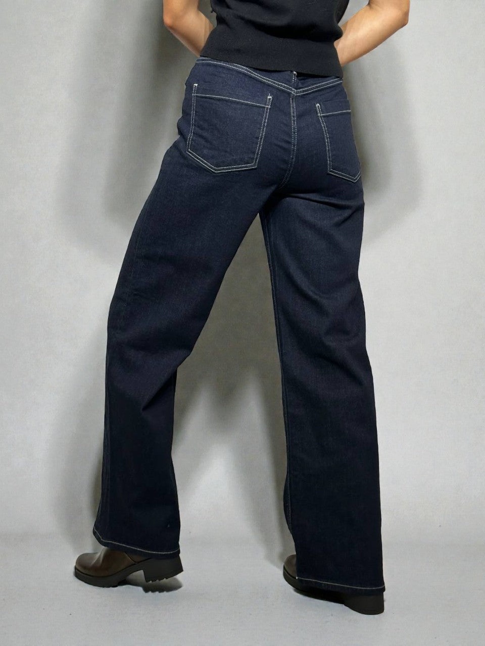 Taisni džinsi ar jostiņu