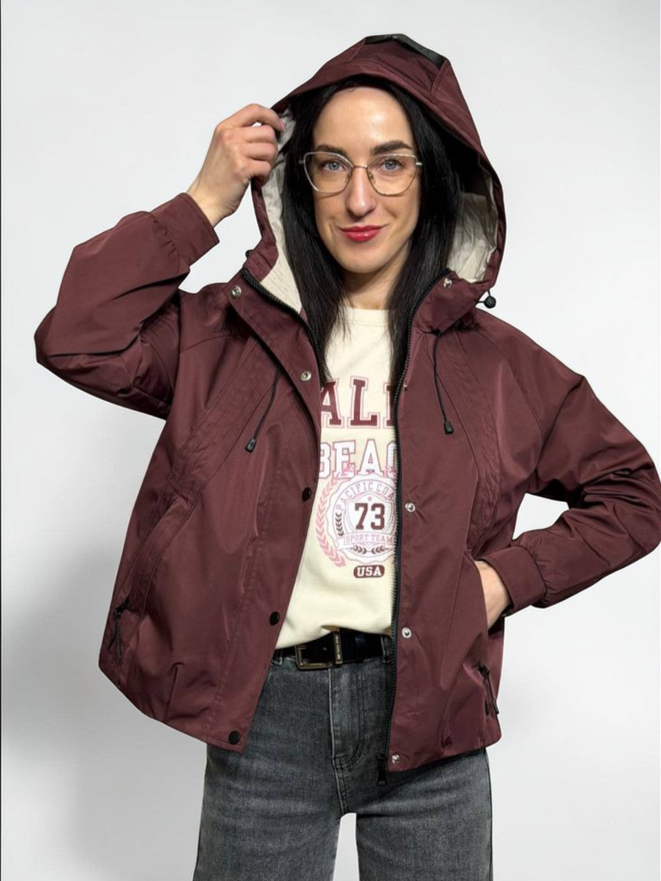 Õhuke sportliku stiiliga pealisjakke