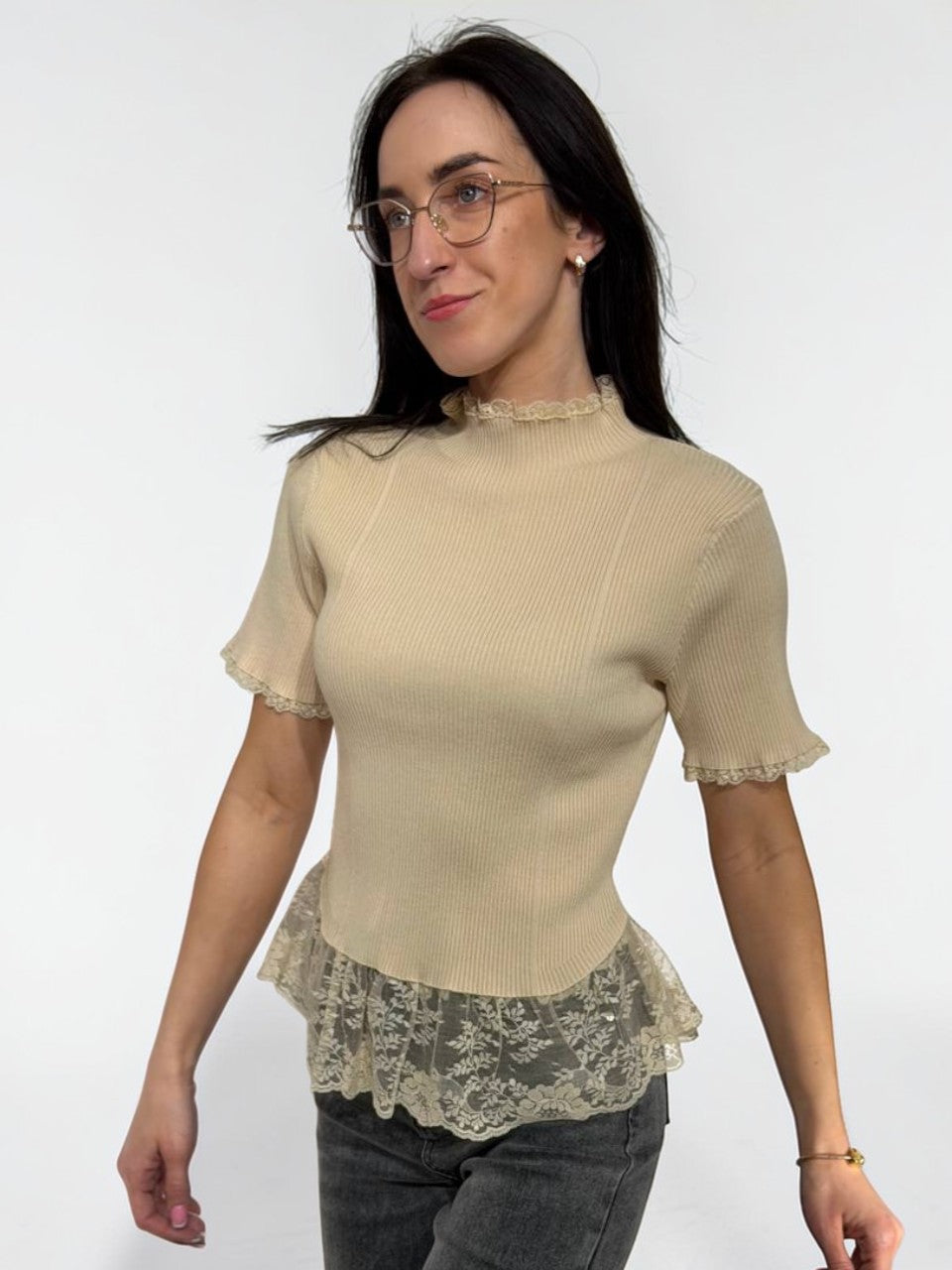 Eleganta sieviešu blūze ar mežģīnēm