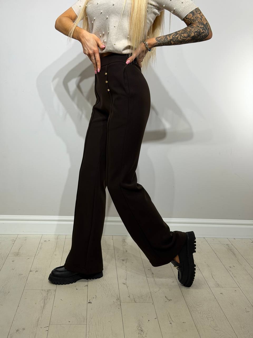 Women's tight-fitting trousers