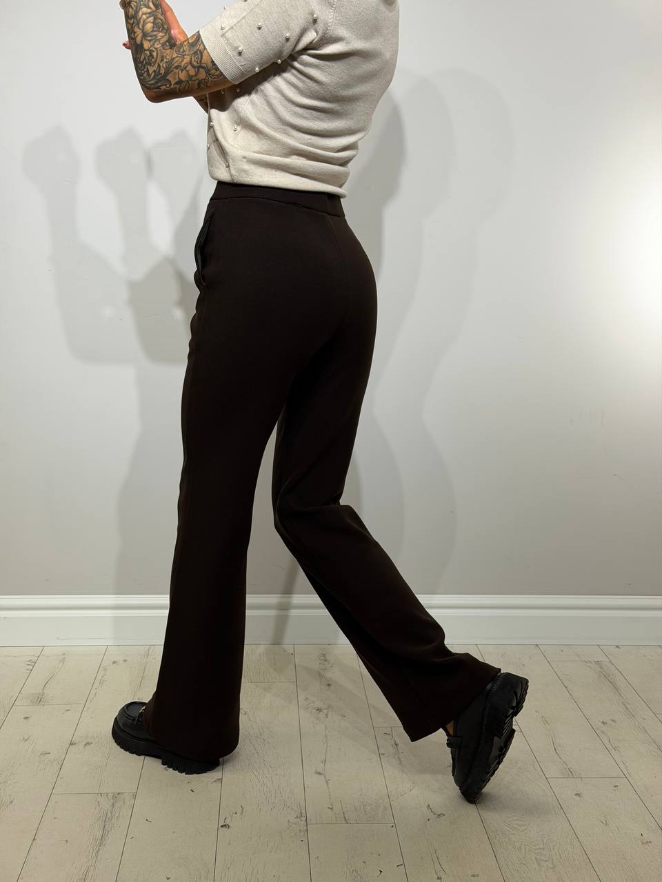 Women's tight-fitting trousers