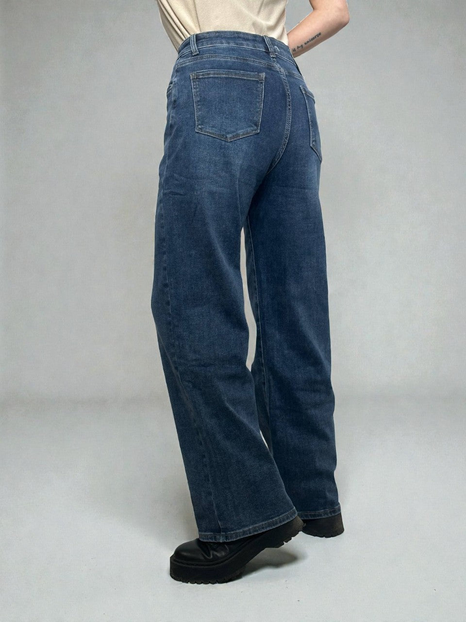 Wide-leg ribbed jeans