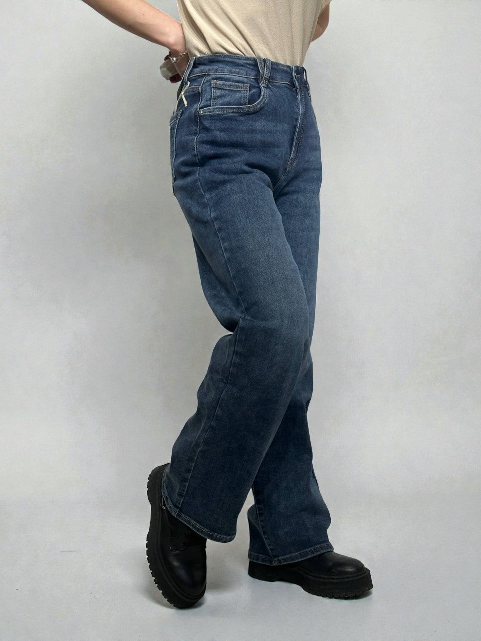 Wide-leg ribbed jeans