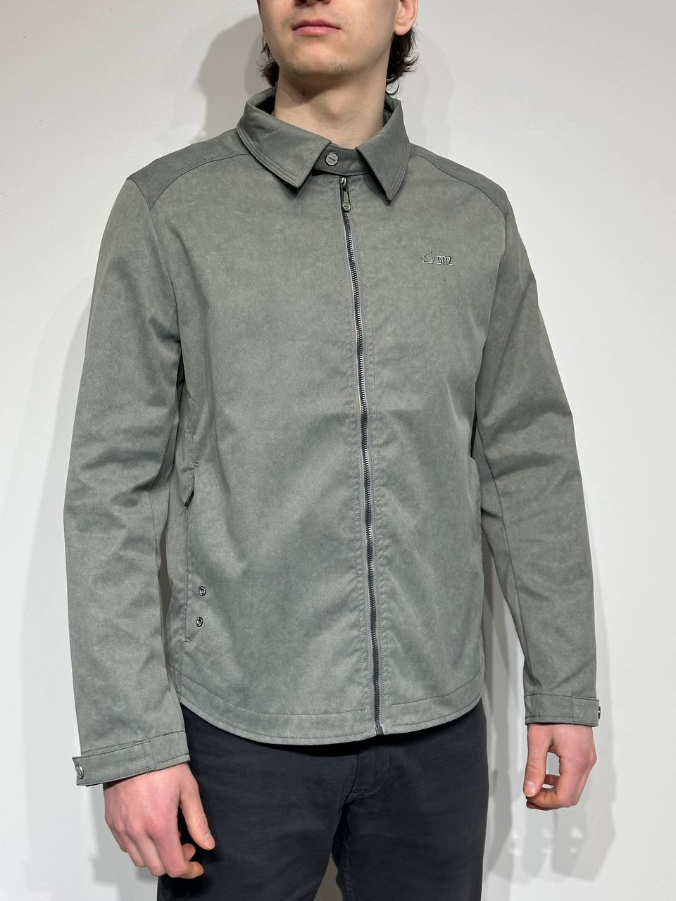 Tvirta, plona vyriška striukė