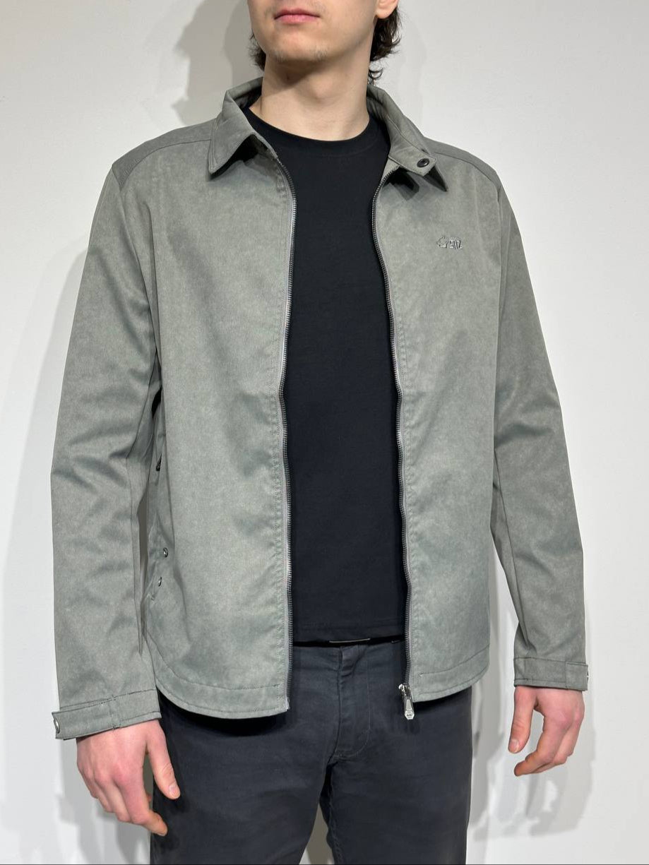 Tvirta, plona vyriška striukė