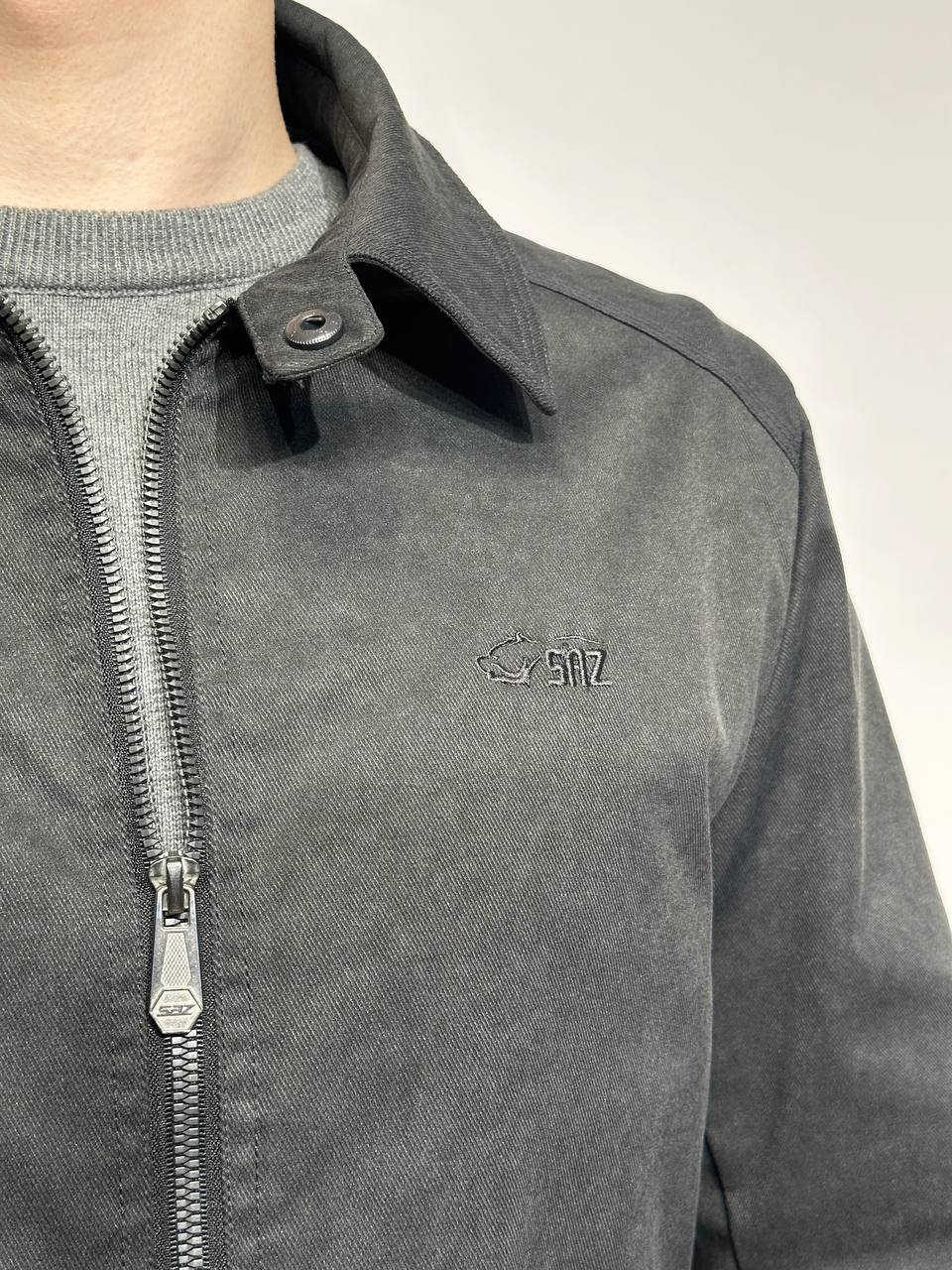 Tvirta, plona vyriška striukė