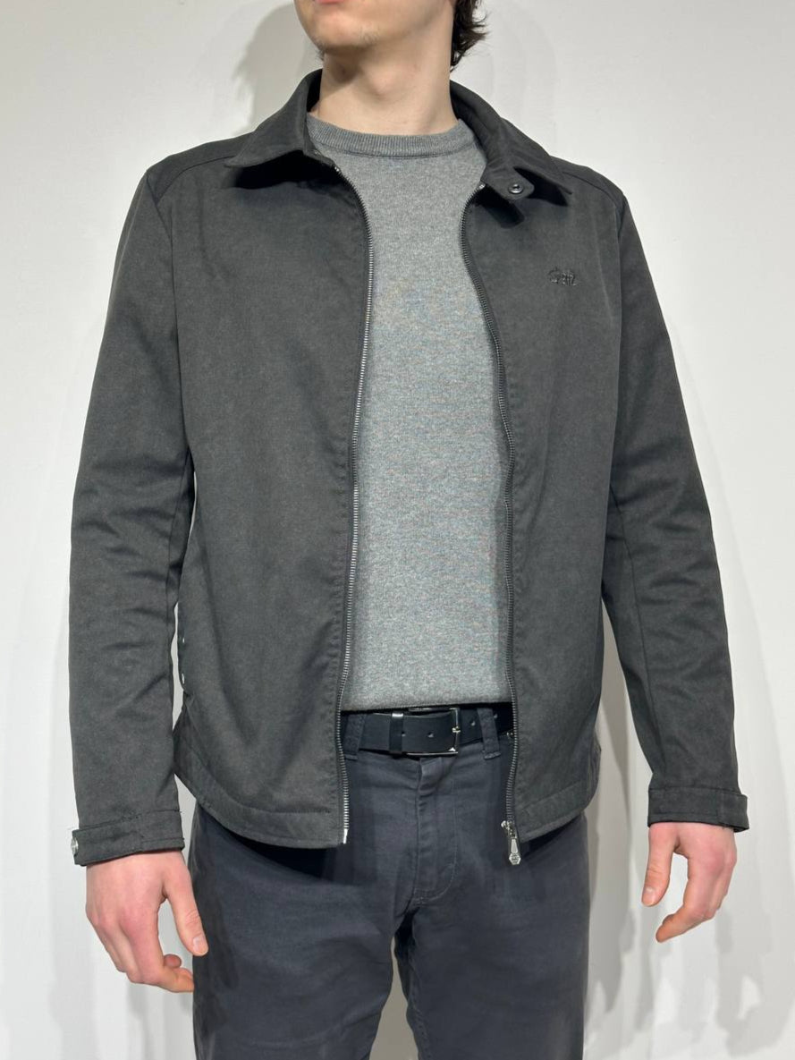 Tvirta, plona vyriška striukė