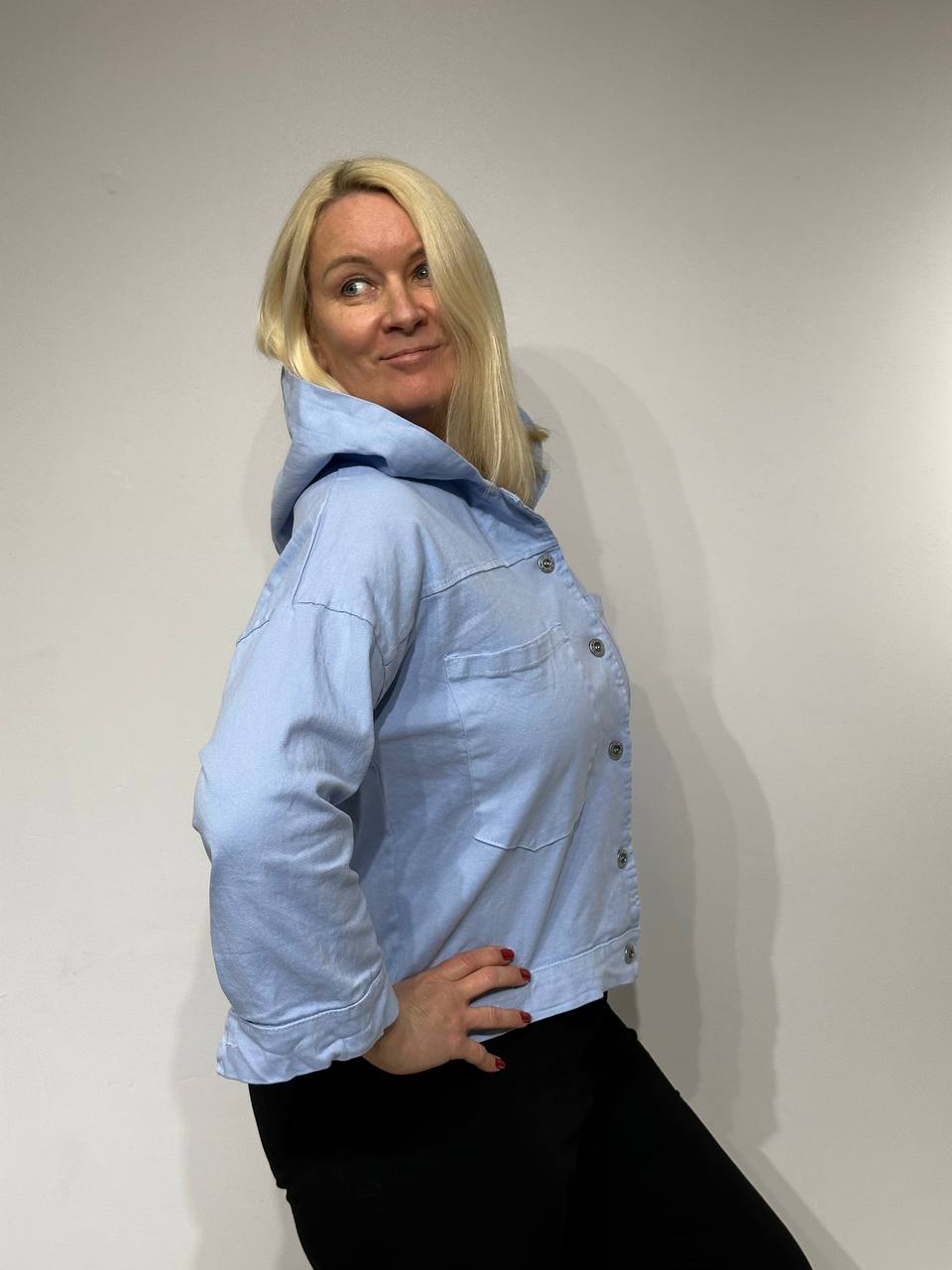 Джинсовая куртка для женщин