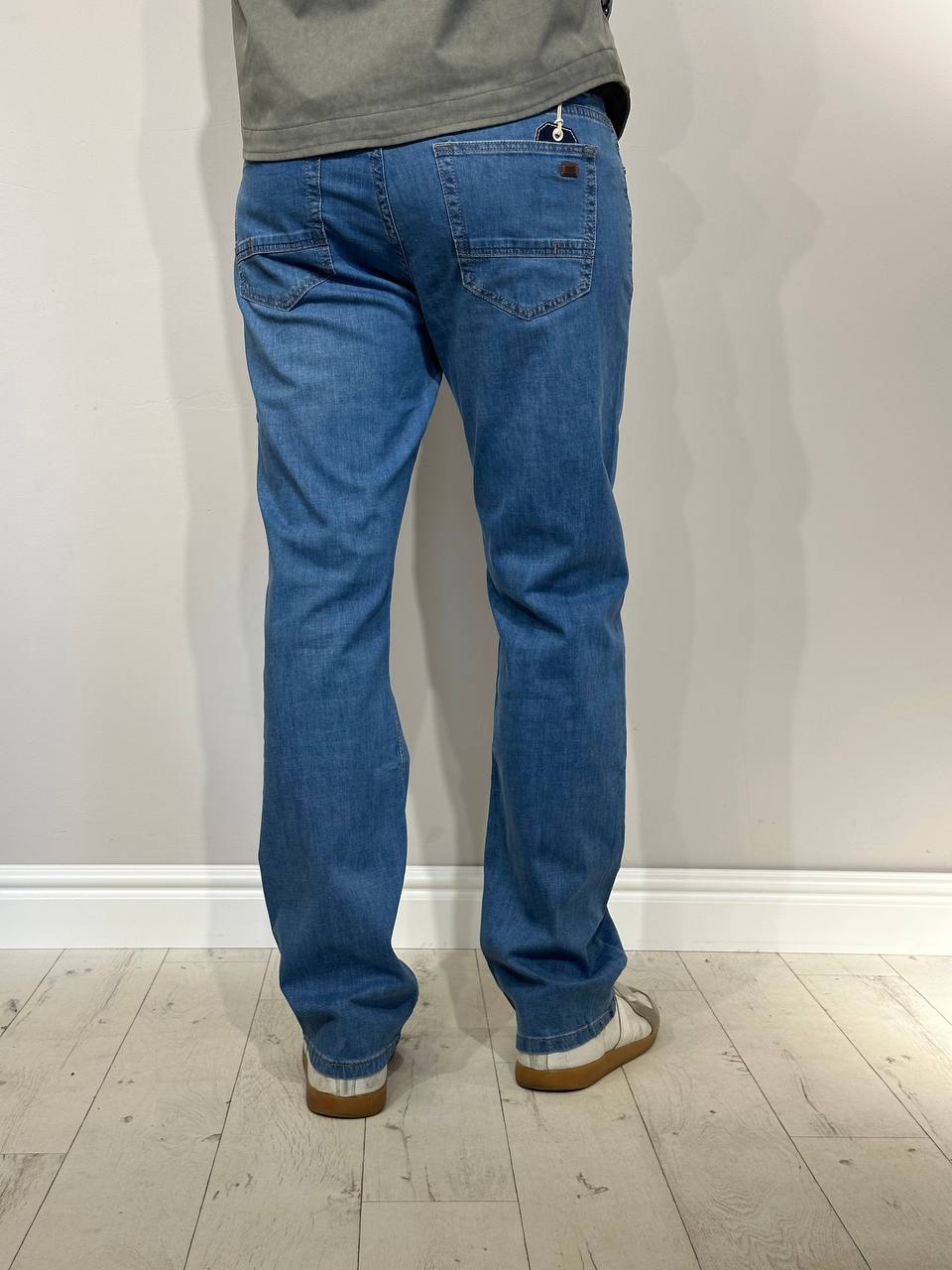 Suure suurusega meeste teksapüksid, Regular fit