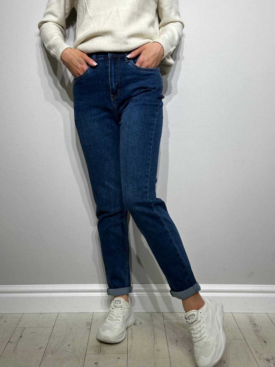 Mom fit džinsai su gumyte nugaroje