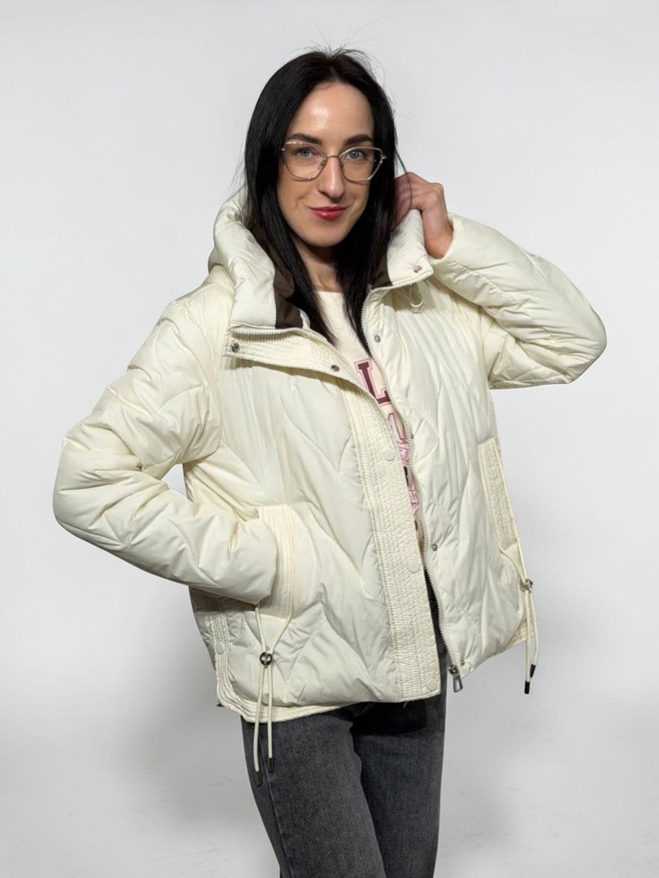 Women's short puffy jacket with hood