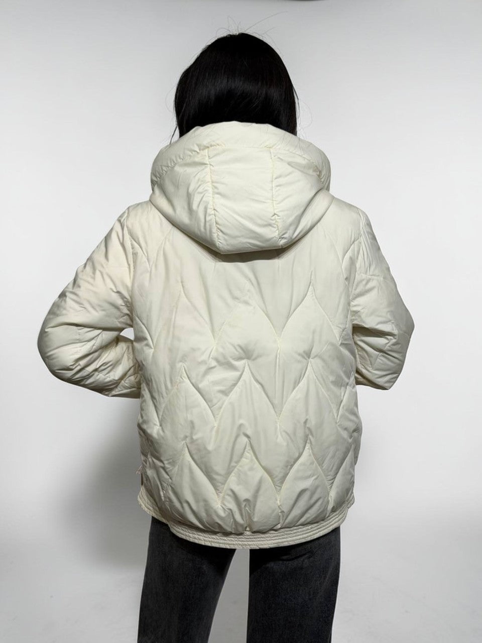 Women's short puffy jacket with hood