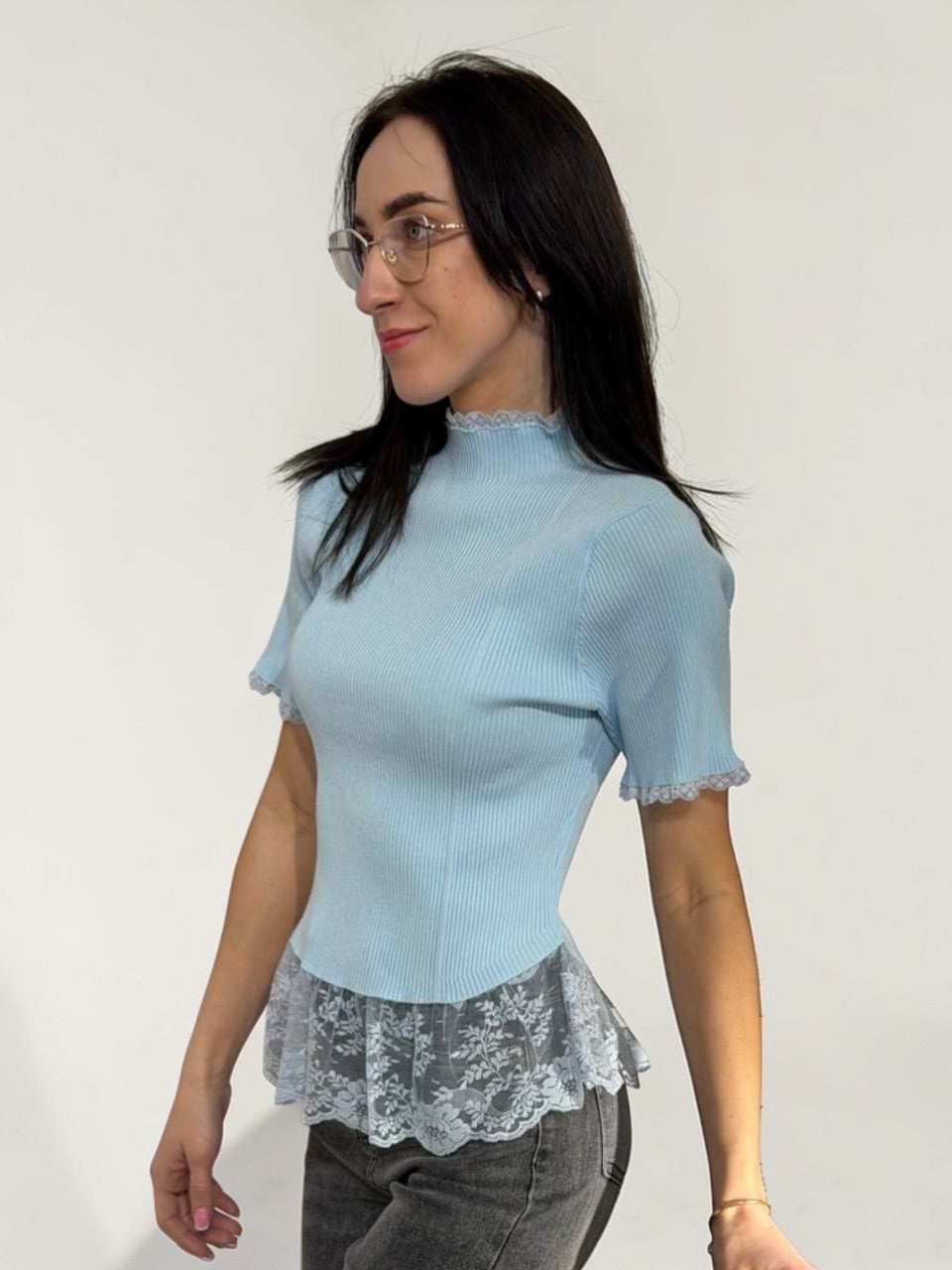 Eleganta sieviešu blūze ar mežģīnēm