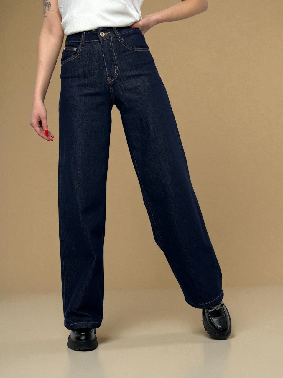 Plati džinsi sievietēm