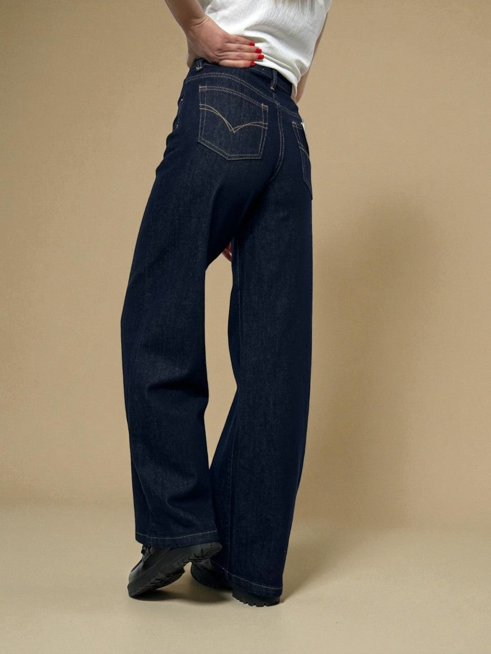 Plati džinsi sievietēm