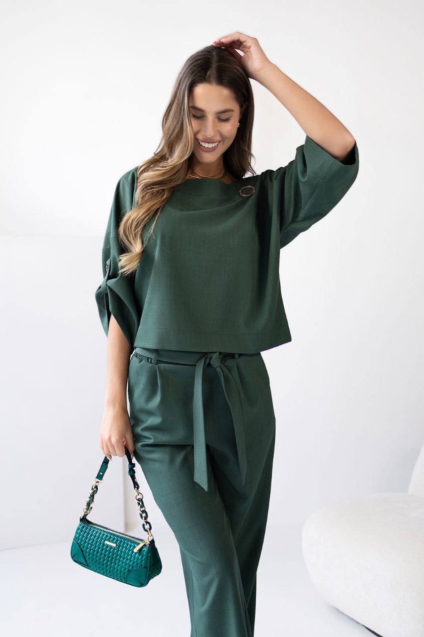 Solīds bikšu kostīms