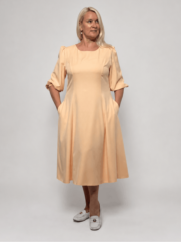 Solīda kleita dāmām