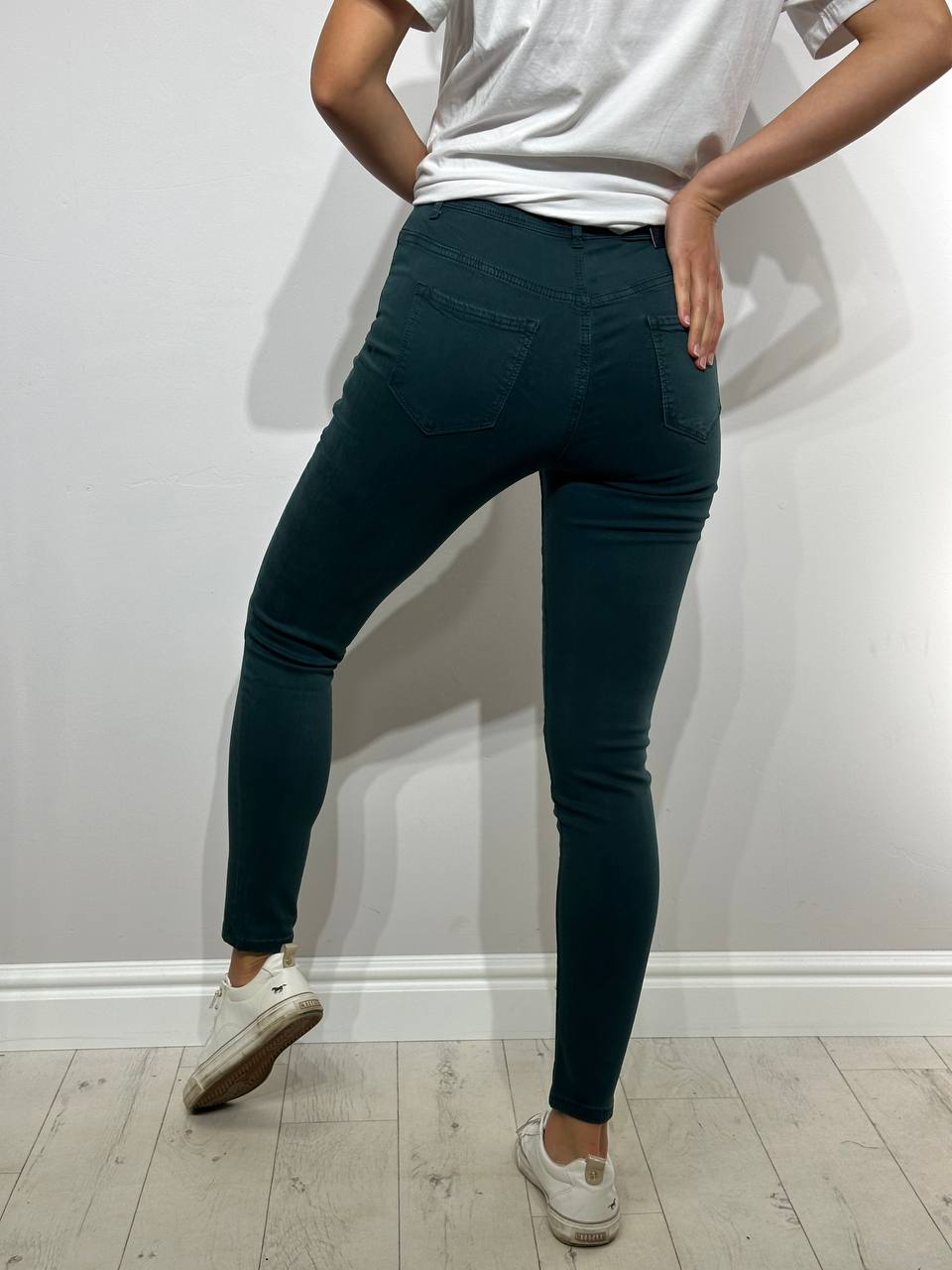 Slim fit jeans for women