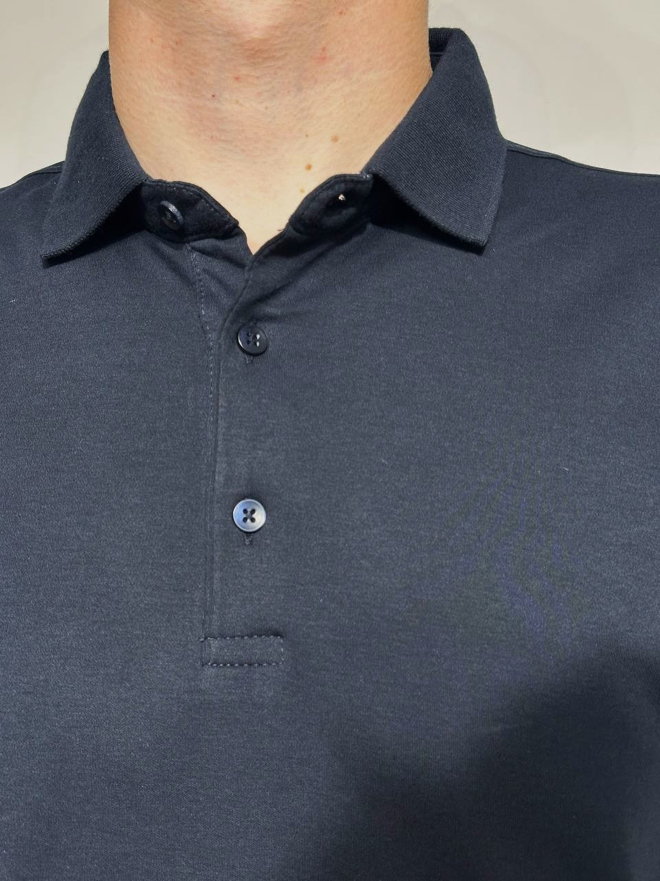 Vīriešu krekls tuvplānā