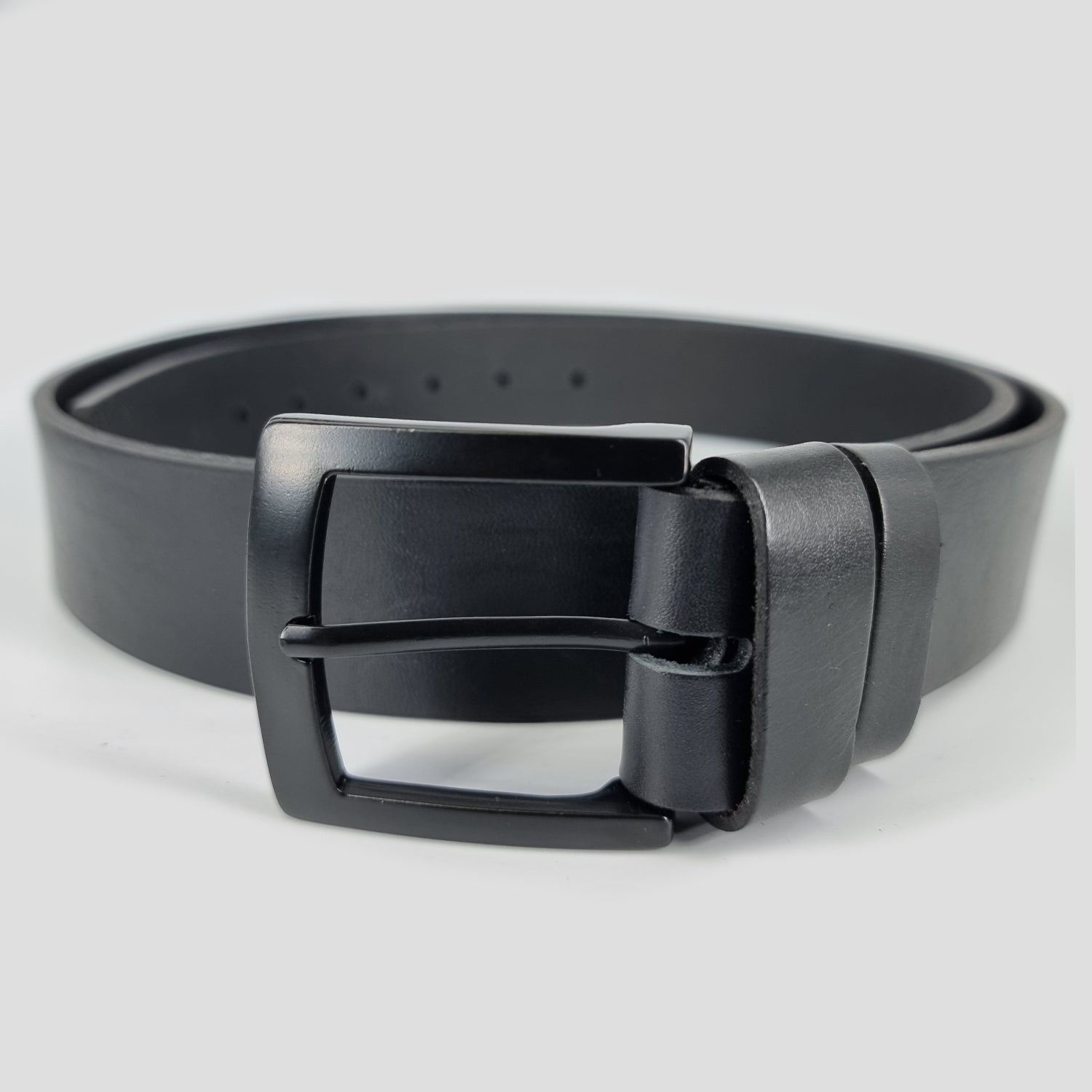 Ādas josta ar melnu sprādzi XO3