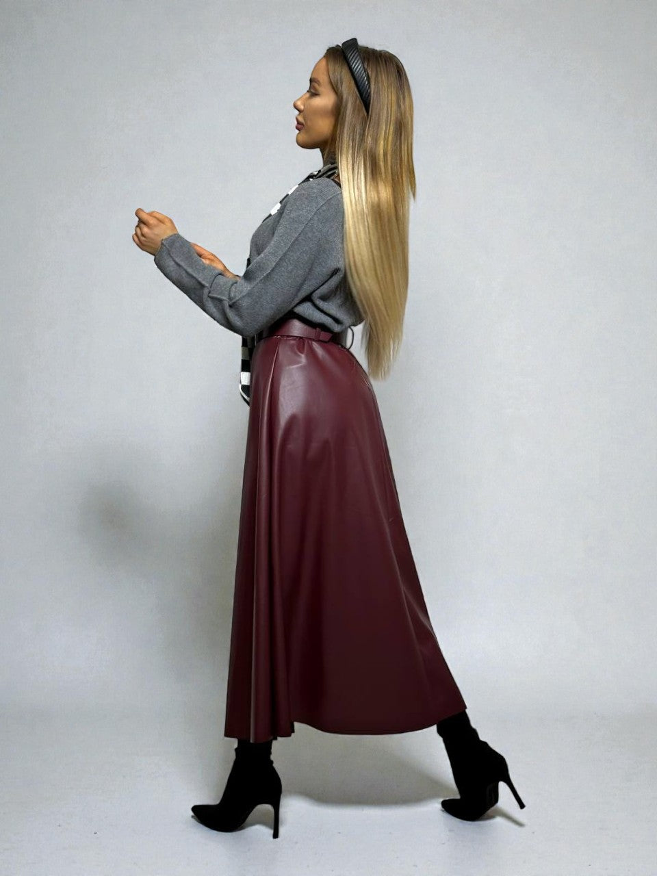 Ādas imitācijas garie svārki