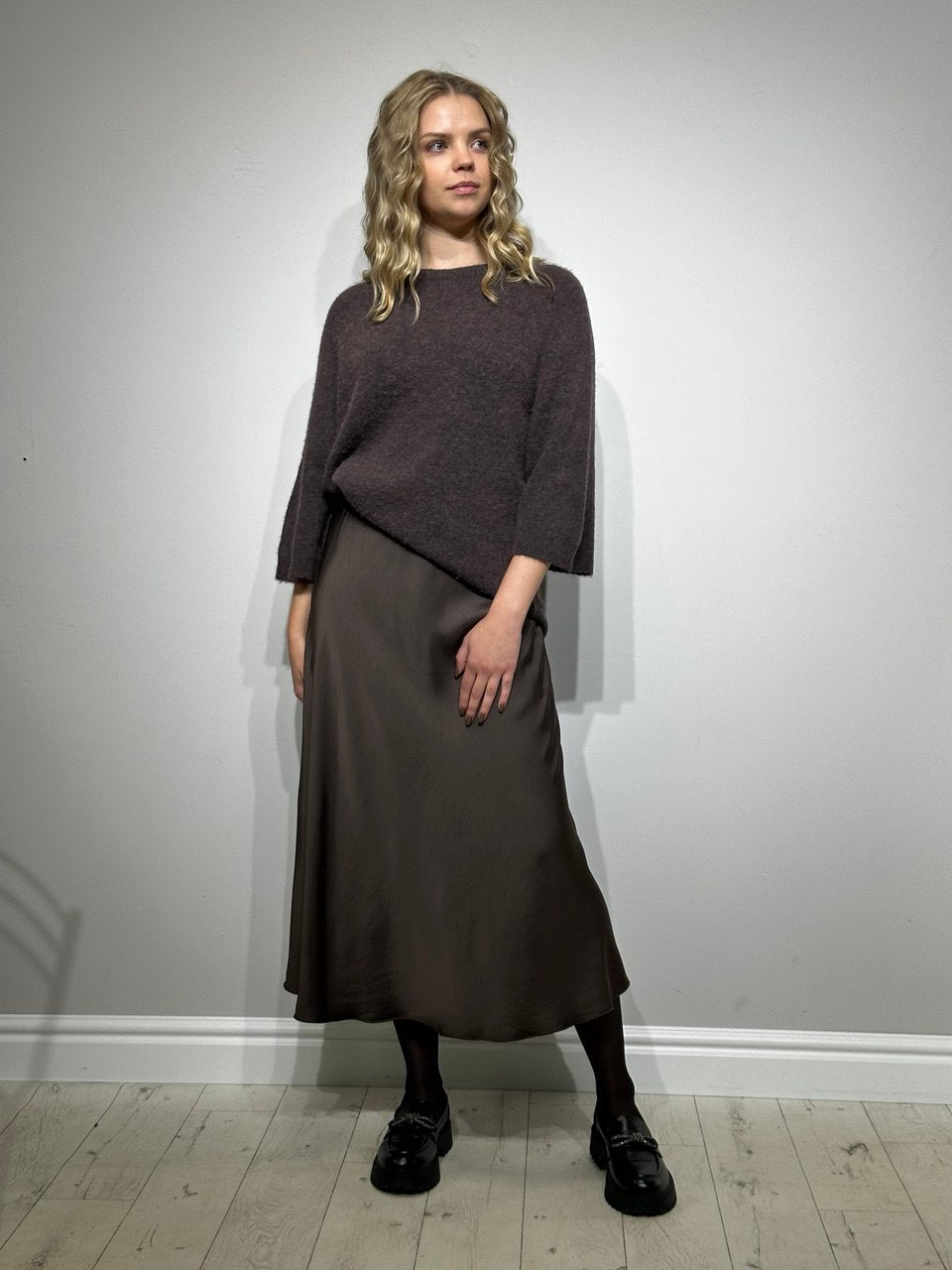 Current midi length festive skirt