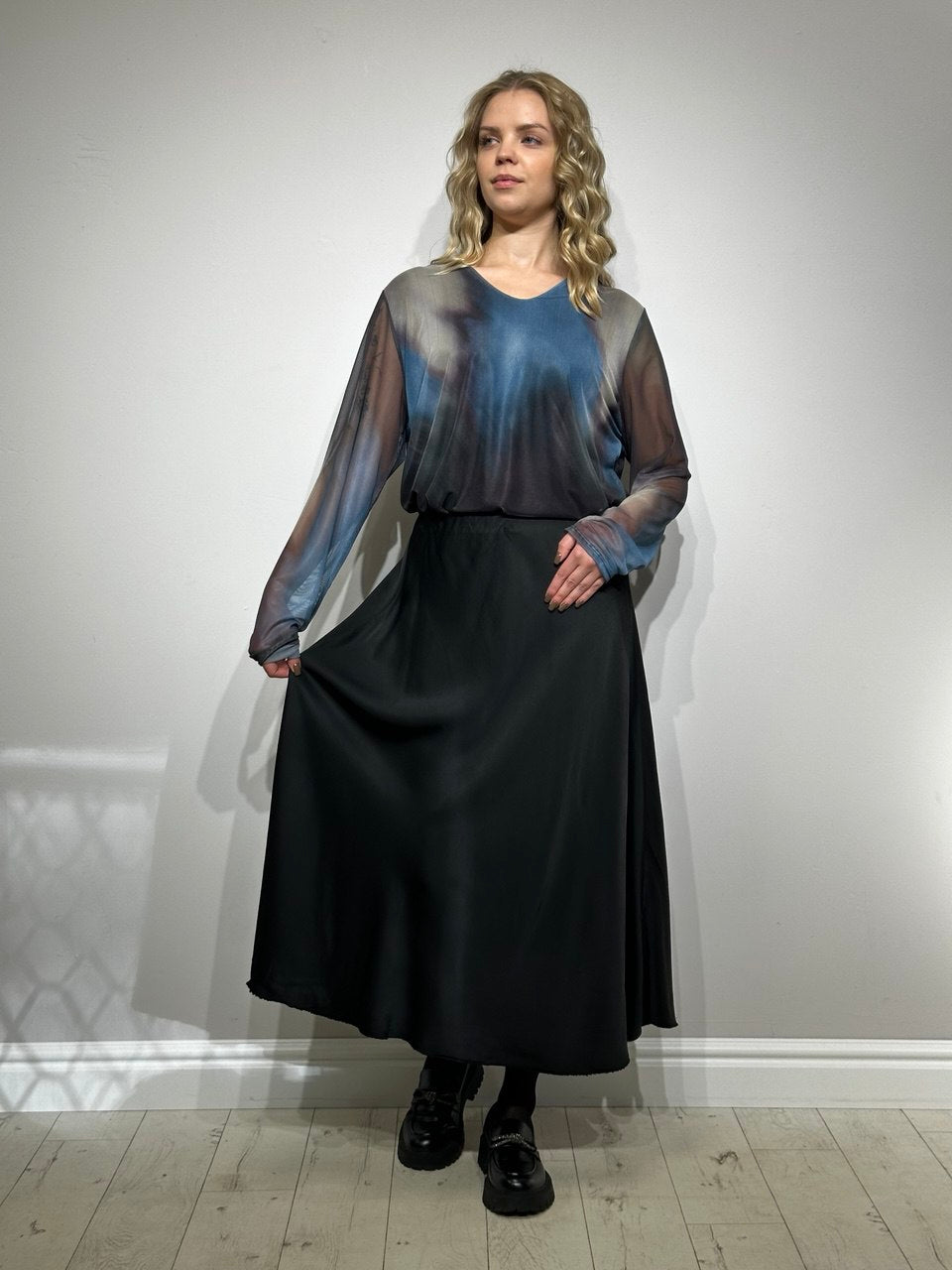 Current midi length festive skirt