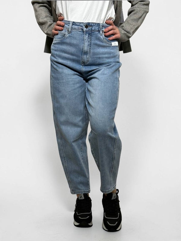 Balloon-fit jeans with embroidery