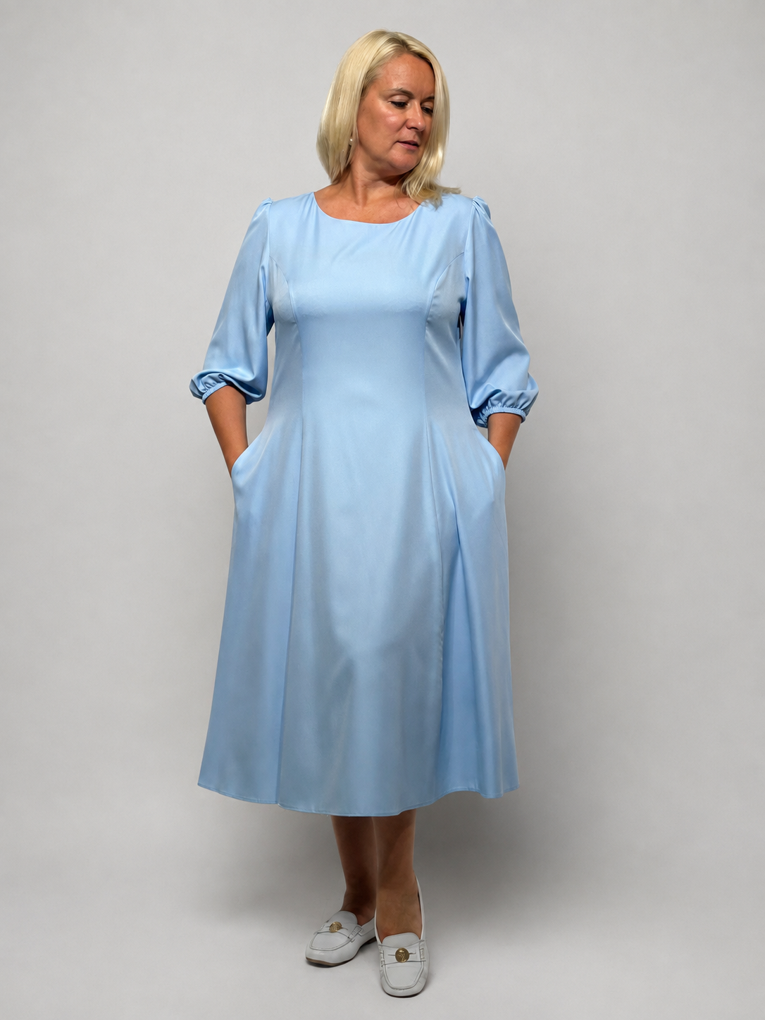 Solīda kleita dāmām