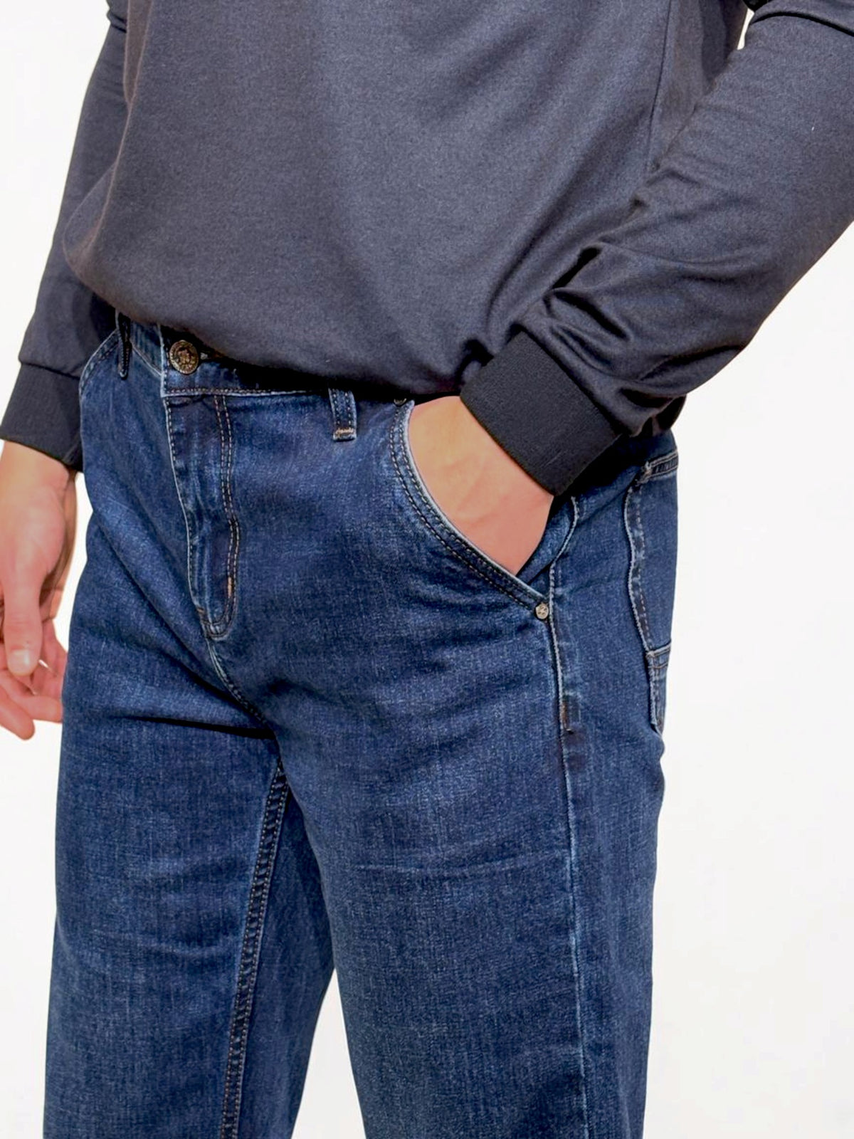 Džinsi ar chinos kabatām, Straight fit