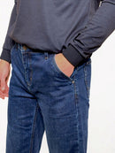 Džinsi ar chinos kabatām, Straight fit