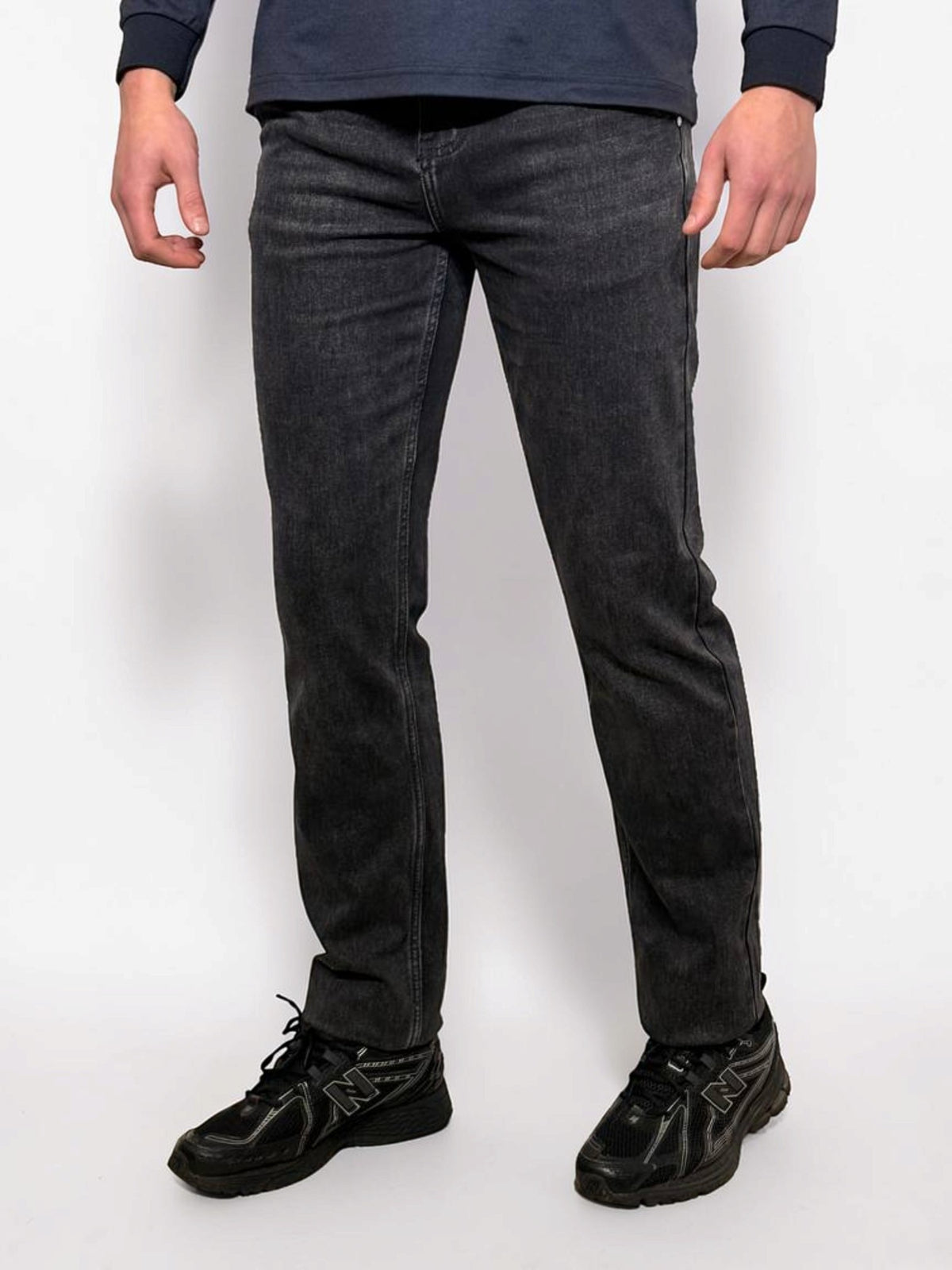 Džinsi ar chinos kabatām, Straight fit