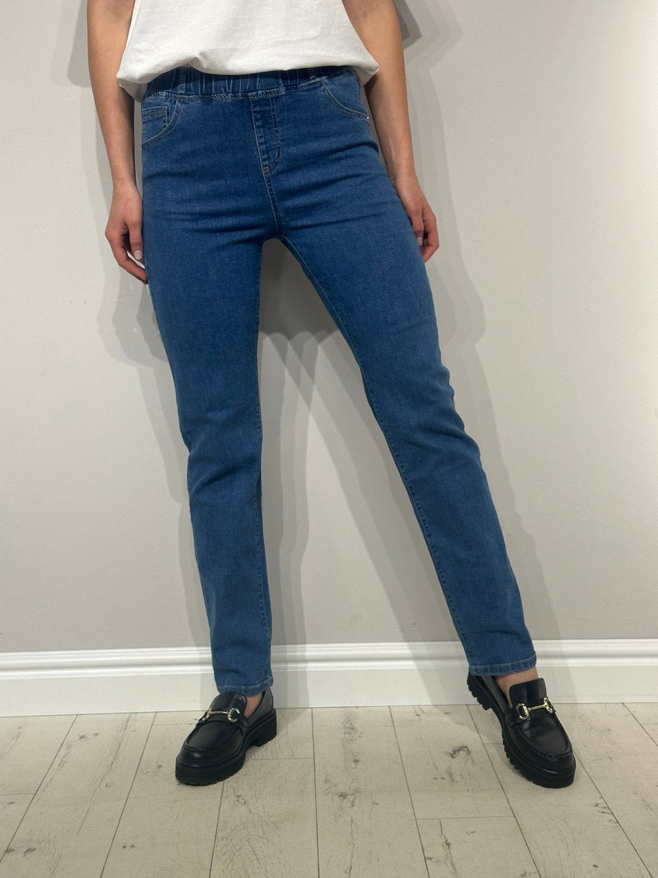 Jeans with elastic waistband