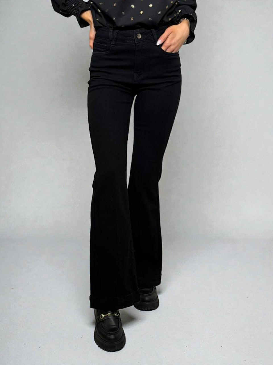 Jeans with flared ends