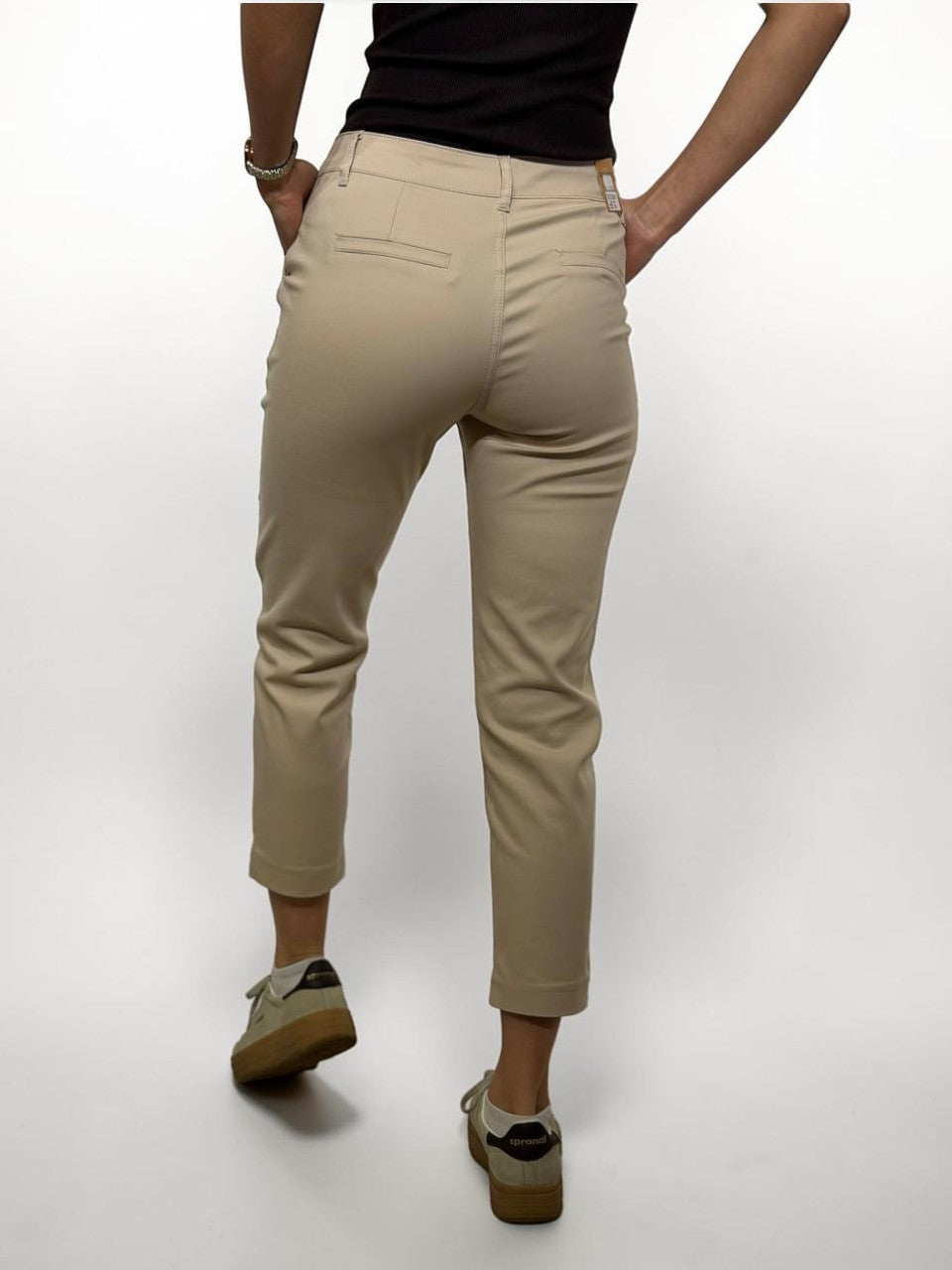 Stretchy women's pants for summer