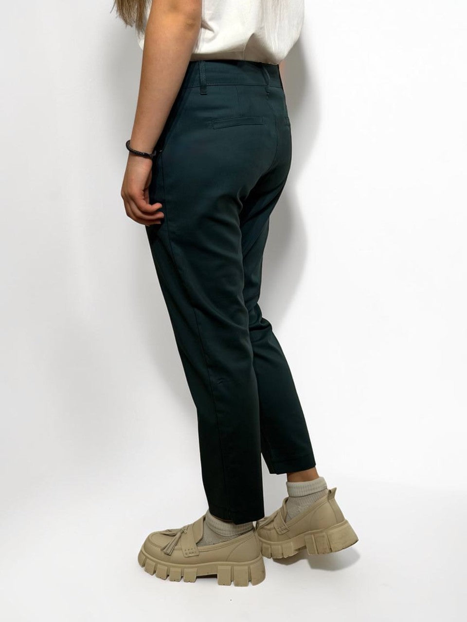 Stretchy women's pants for summer