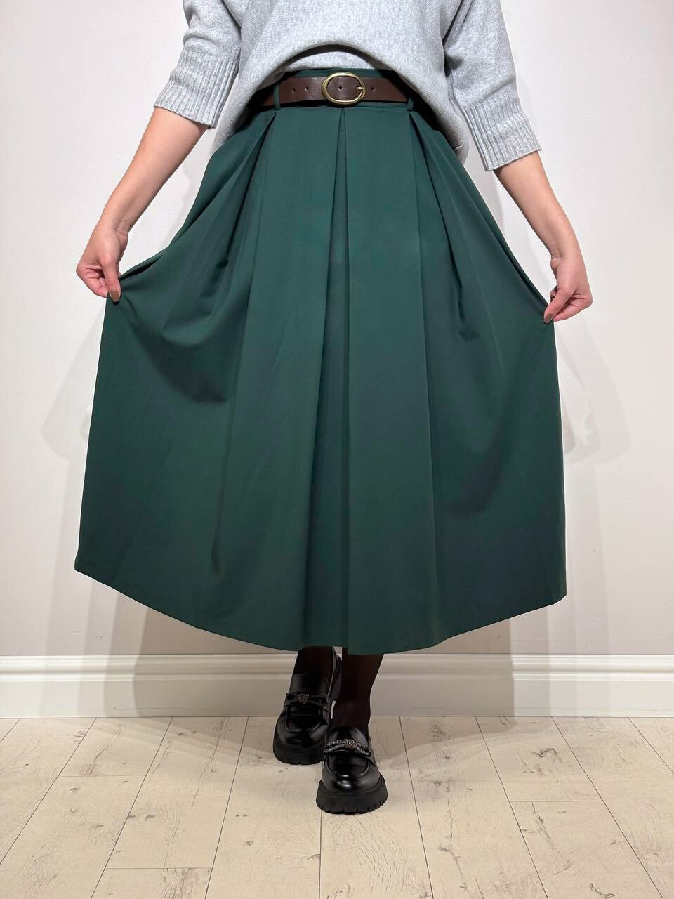 Eleganti svārki ar jostu