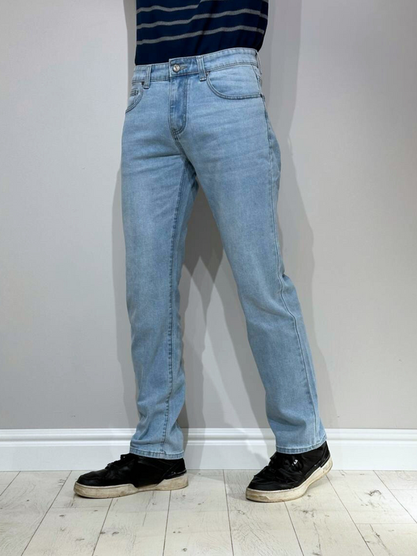 Gaiši vīriešu džinsi, Regular fit