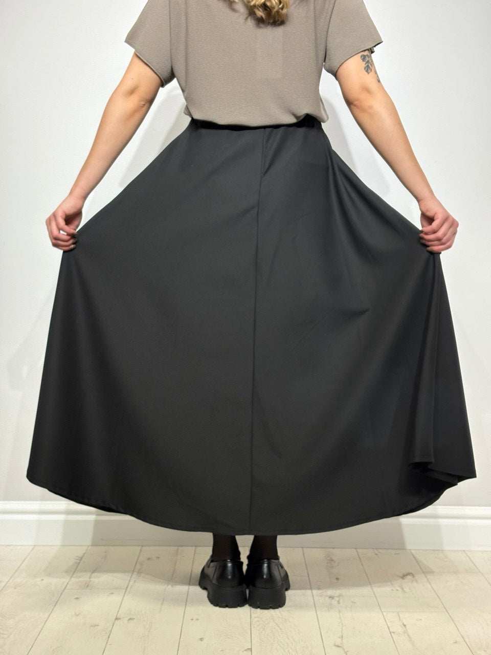 Строгие длинные женские юбки из ткани