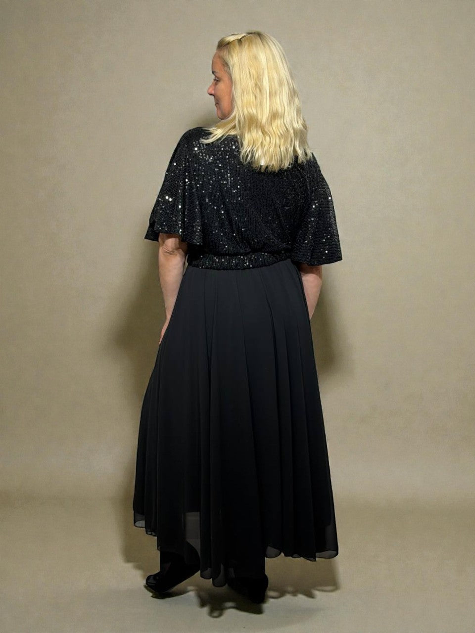 Svētku-kleita-melna