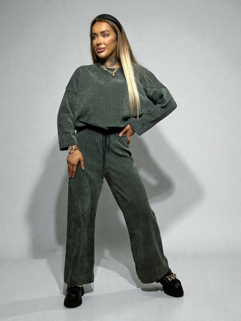 Haki velūra kostīms dāmām