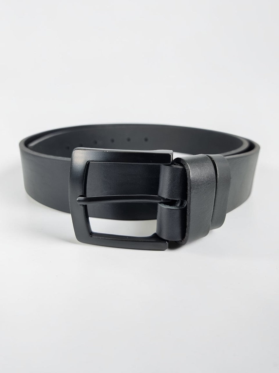 Leather belt with black buckle XO3
