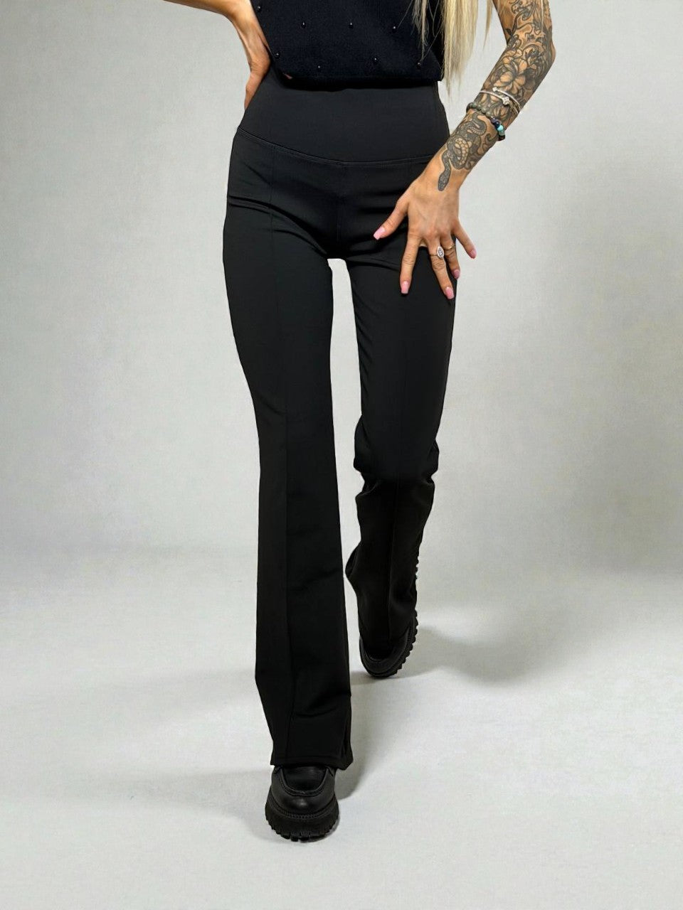 Leggingsid laia säärmega