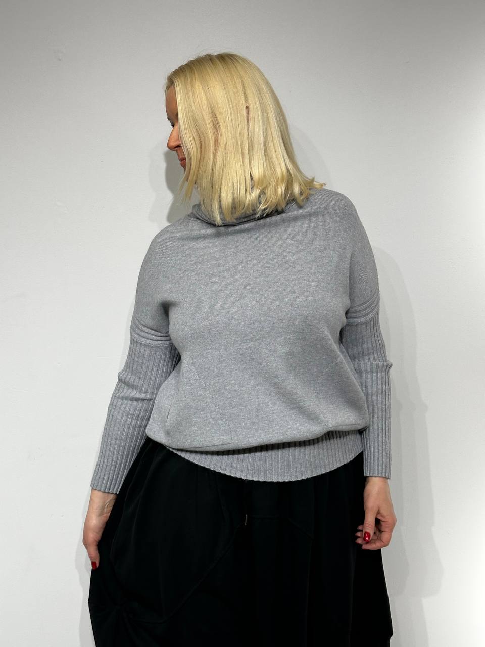 Large size sweater with pockets