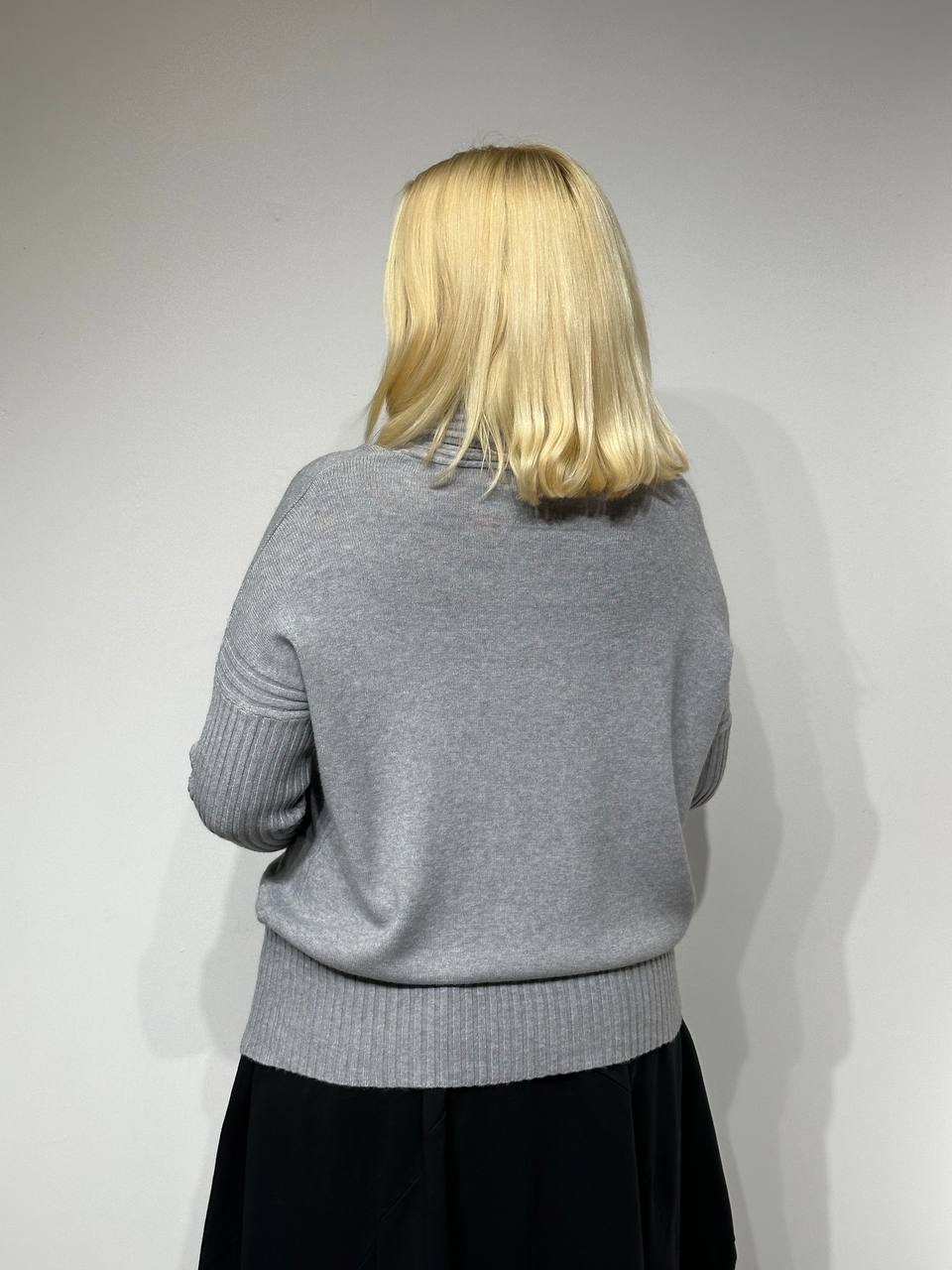 Large size sweater with pockets