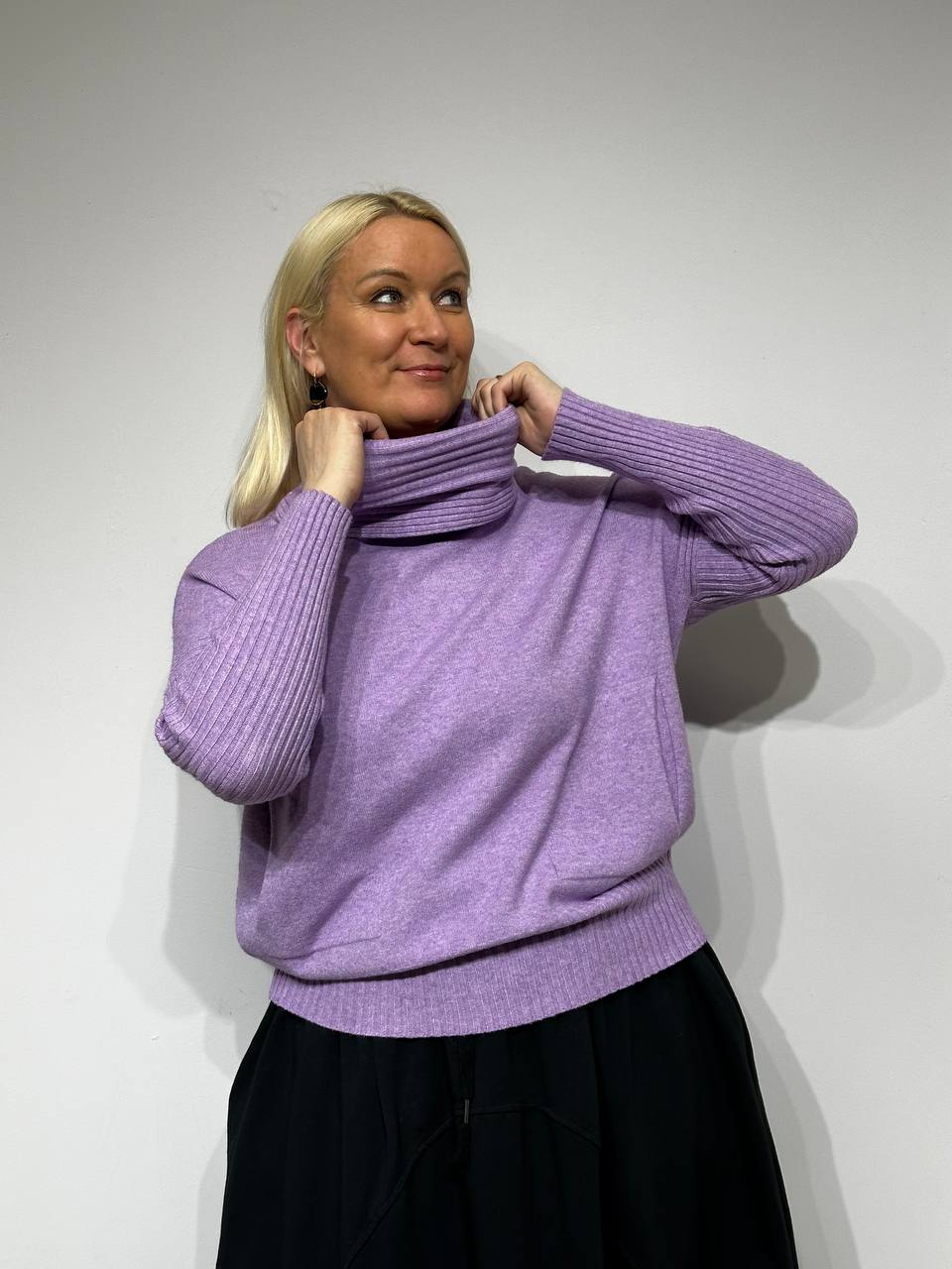 Large size sweater with pockets