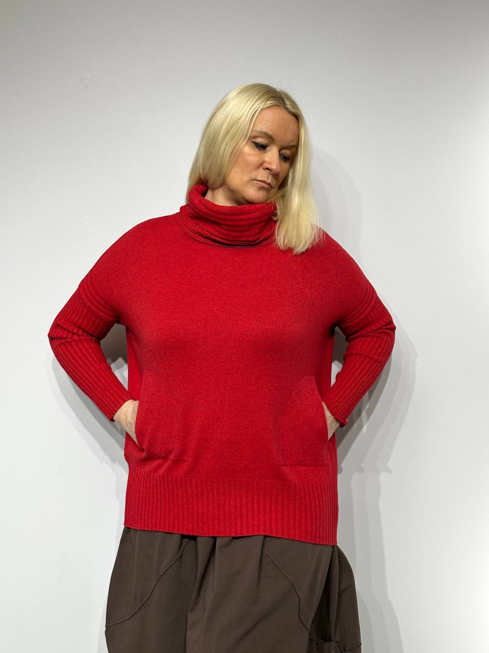 Large size sweater with pockets