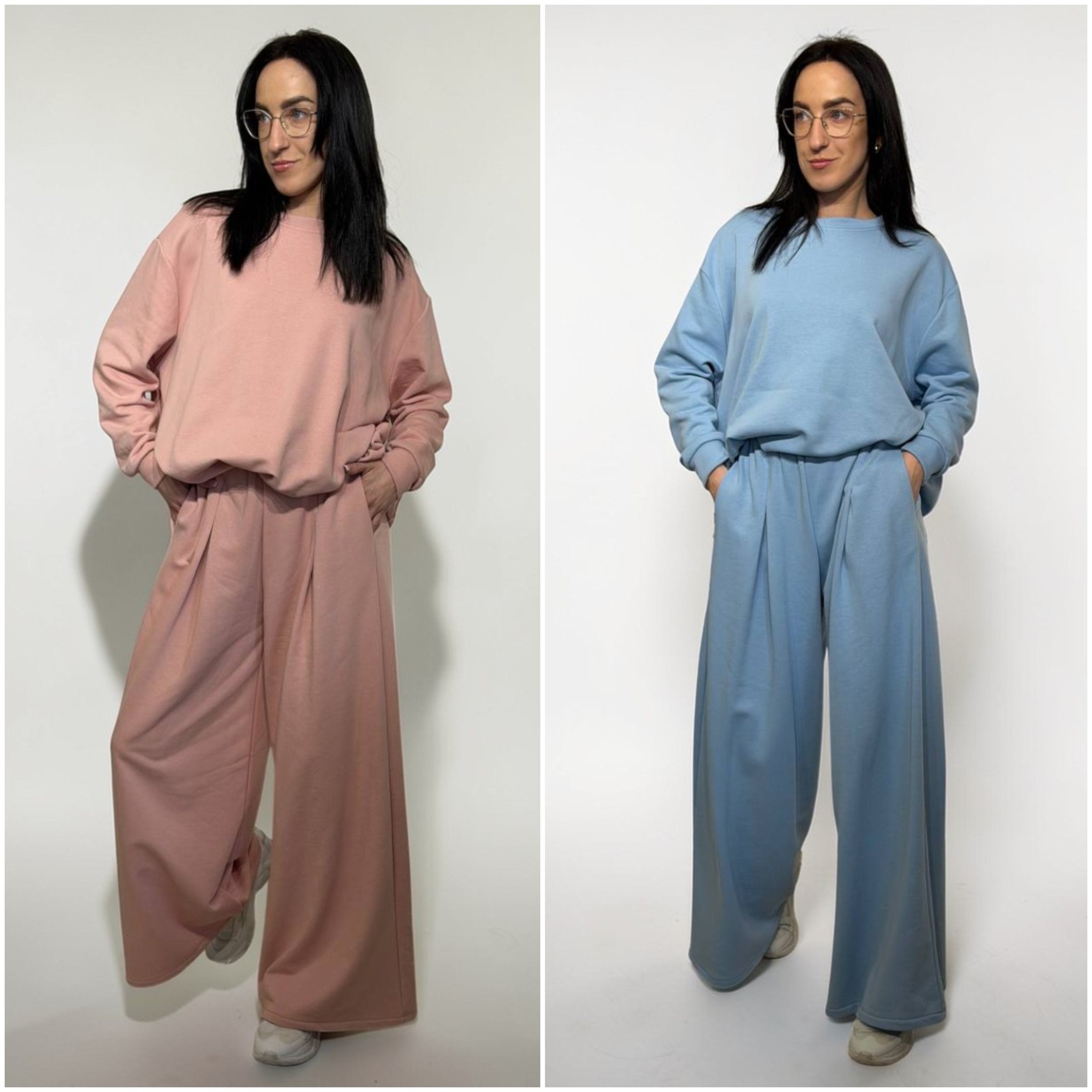 Moderns brīvā stila kostīms sievietēm